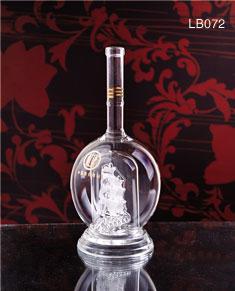 河間藝新玻璃制品廠批發(fā)供應玻璃工藝酒瓶,高檔禮品酒瓶,玻璃茶具燭臺,龍舟